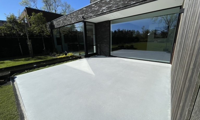 Terras polybeton gerenoveerd