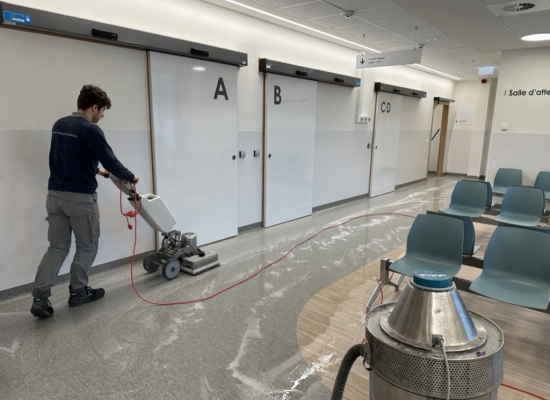 Grondige reiniging linoleum